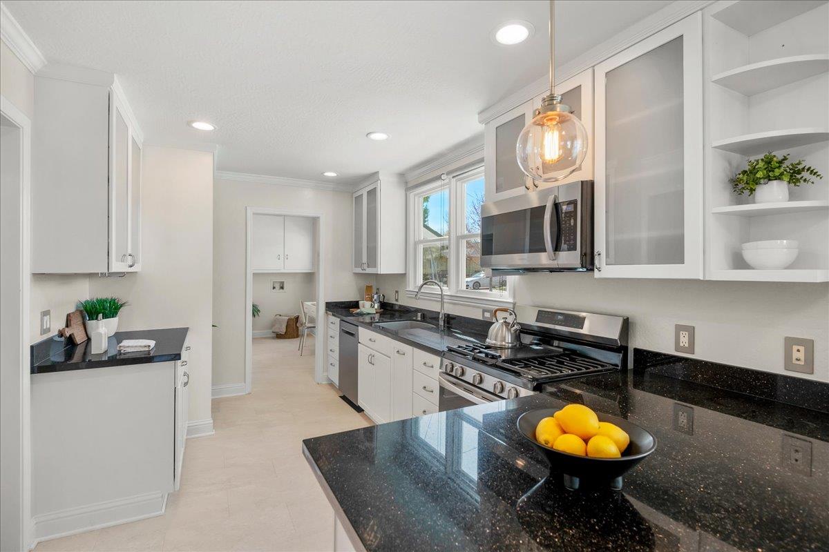 Detail Gallery Image 11 of 27 For 1105 Oak Ave, Redwood City,  CA 94061 - 2 Beds | 1 Baths