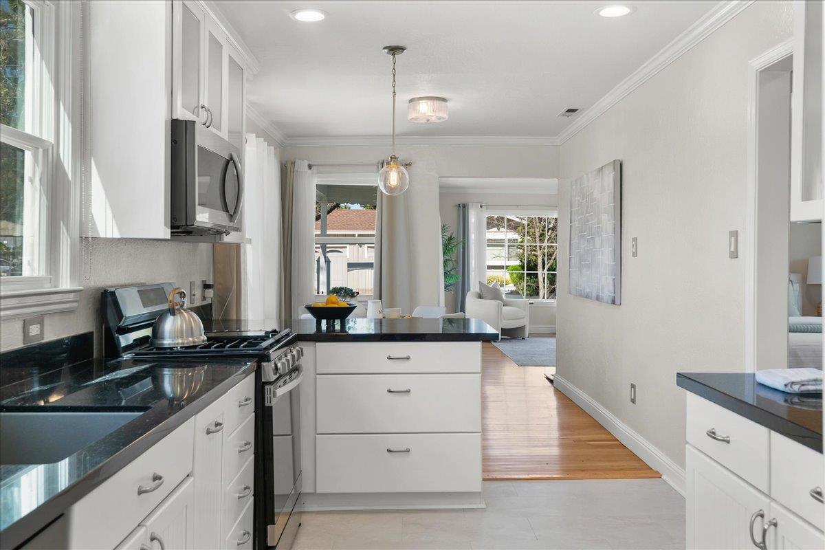 Detail Gallery Image 12 of 27 For 1105 Oak Ave, Redwood City,  CA 94061 - 2 Beds | 1 Baths