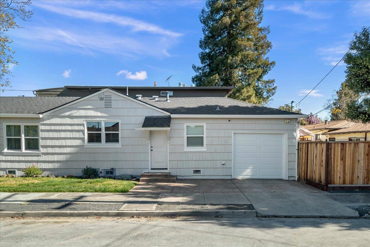 Detail Gallery Image 2 of 27 For 1105 Oak Ave, Redwood City,  CA 94061 - 2 Beds | 1 Baths