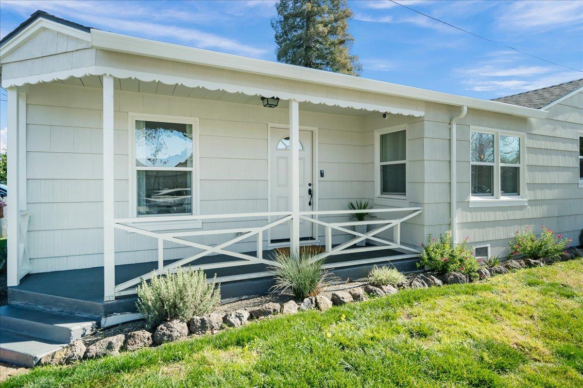 Detail Gallery Image 4 of 27 For 1105 Oak Ave, Redwood City,  CA 94061 - 2 Beds | 1 Baths