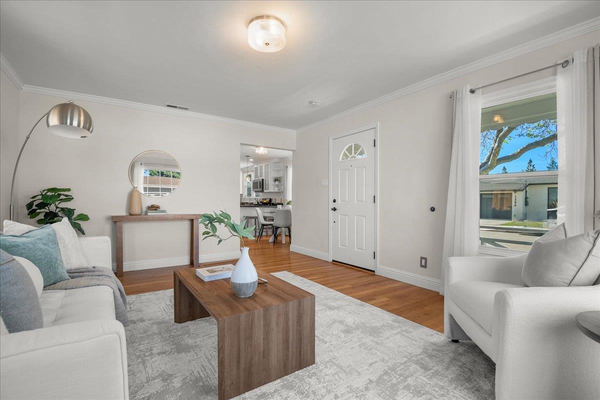 Detail Gallery Image 7 of 27 For 1105 Oak Ave, Redwood City,  CA 94061 - 2 Beds | 1 Baths