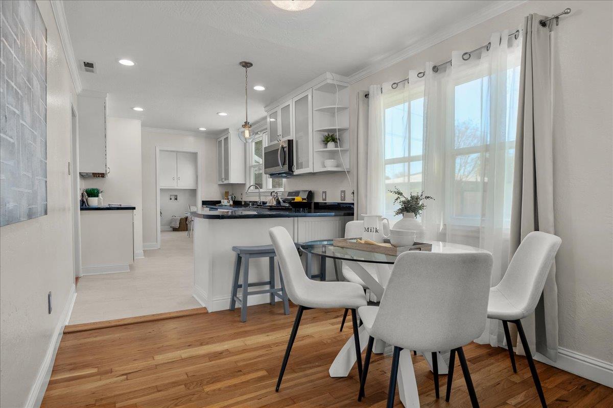 Detail Gallery Image 9 of 27 For 1105 Oak Ave, Redwood City,  CA 94061 - 2 Beds | 1 Baths