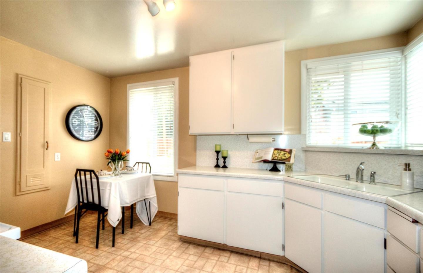 Detail Gallery Image 6 of 18 For 1523 Virginia Ave, Redwood City,  CA 94061 - 3 Beds | 1 Baths