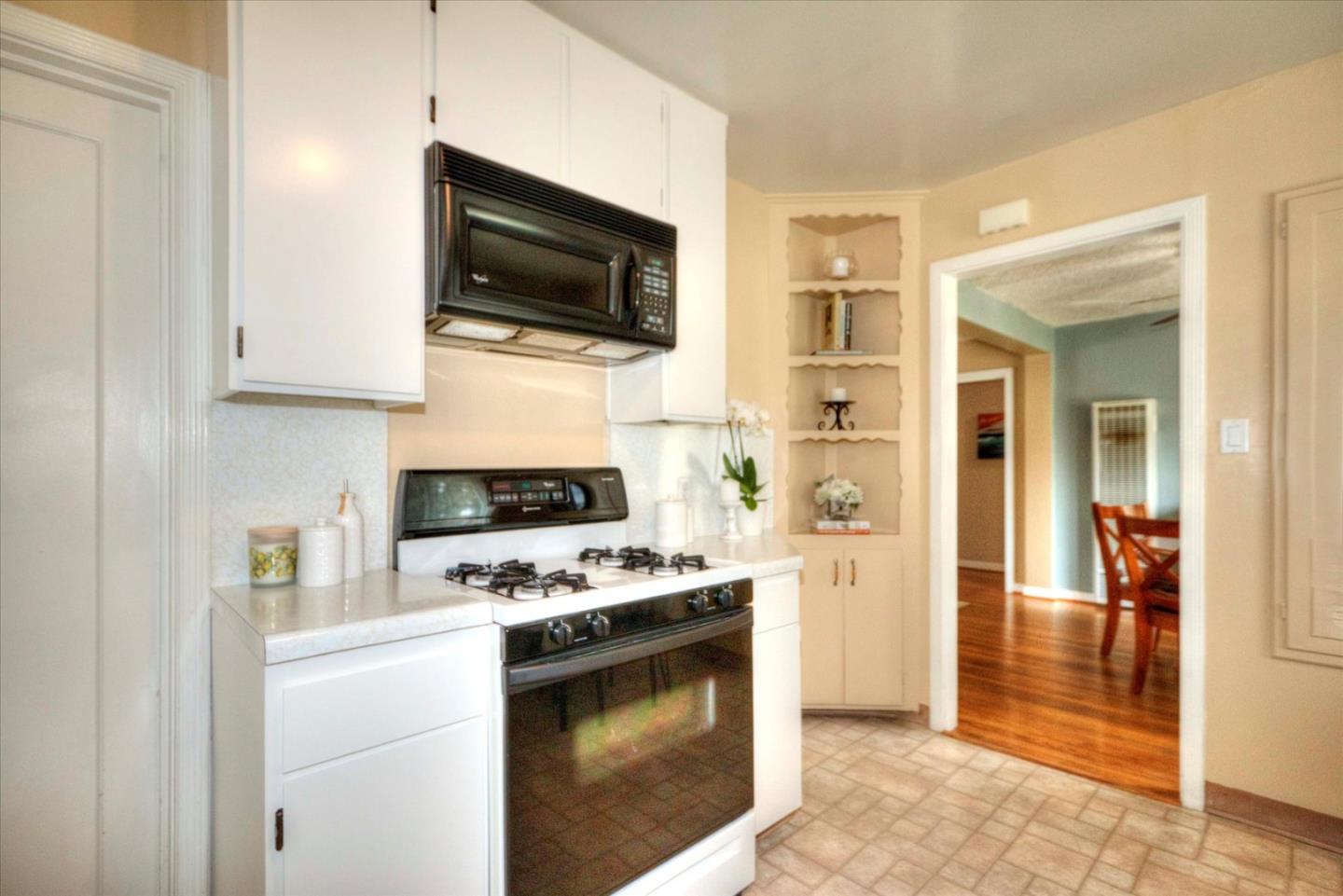 Detail Gallery Image 7 of 18 For 1523 Virginia Ave, Redwood City,  CA 94061 - 3 Beds | 1 Baths