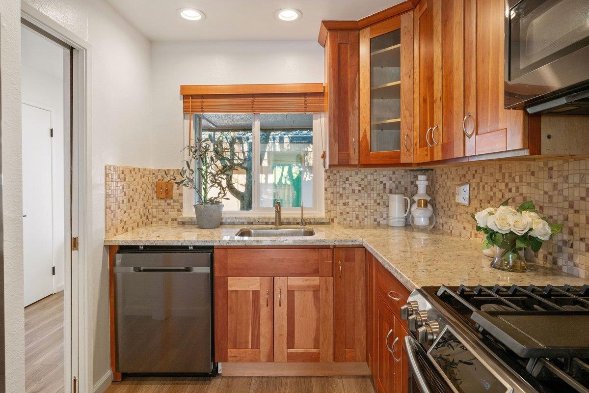 Detail Gallery Image 12 of 18 For 2625 Duhallow Way, South San Francisco,  CA 94080 - 2 Beds | 1/1 Baths