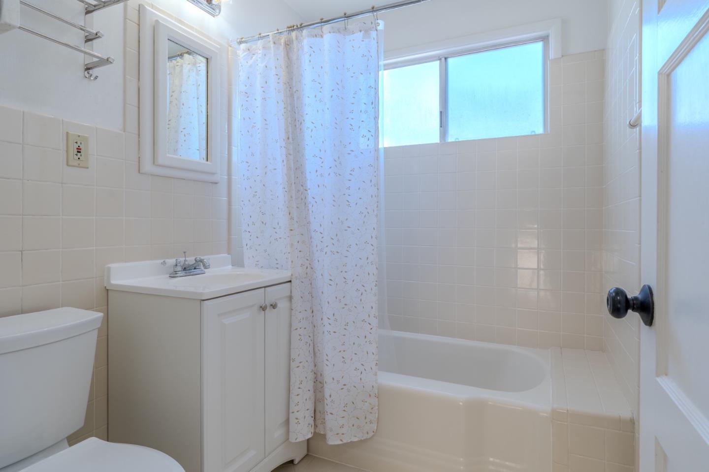 Detail Gallery Image 11 of 13 For 35 Fairlawn Ave, Daly City,  CA 94015 - 2 Beds | 1 Baths