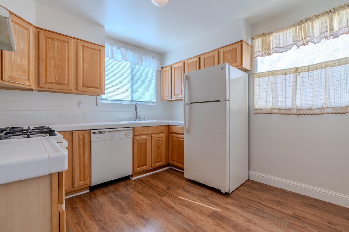 Detail Gallery Image 6 of 13 For 35 Fairlawn Ave, Daly City,  CA 94015 - 2 Beds | 1 Baths