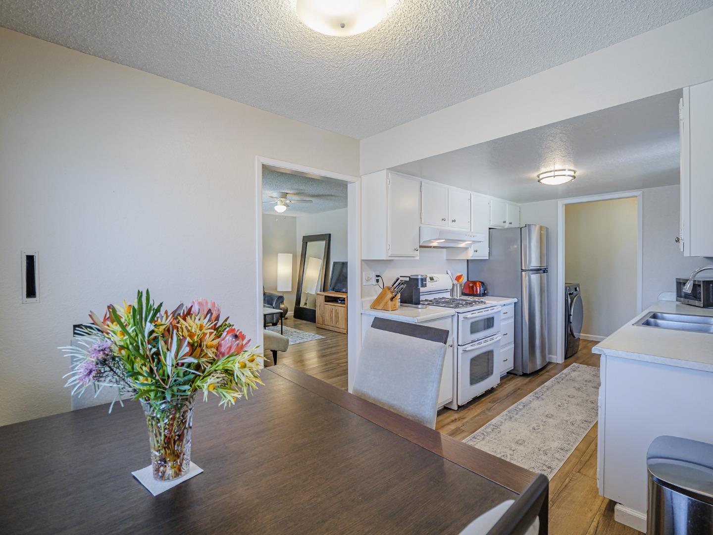 Detail Gallery Image 8 of 30 For 569 Cedar Dr, Watsonville,  CA 95076 - 2 Beds | 1 Baths