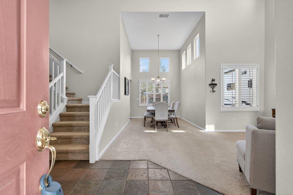 Detail Gallery Image 10 of 49 For 730 Calais Dr, Hollister,  CA 95023 - 4 Beds | 3 Baths