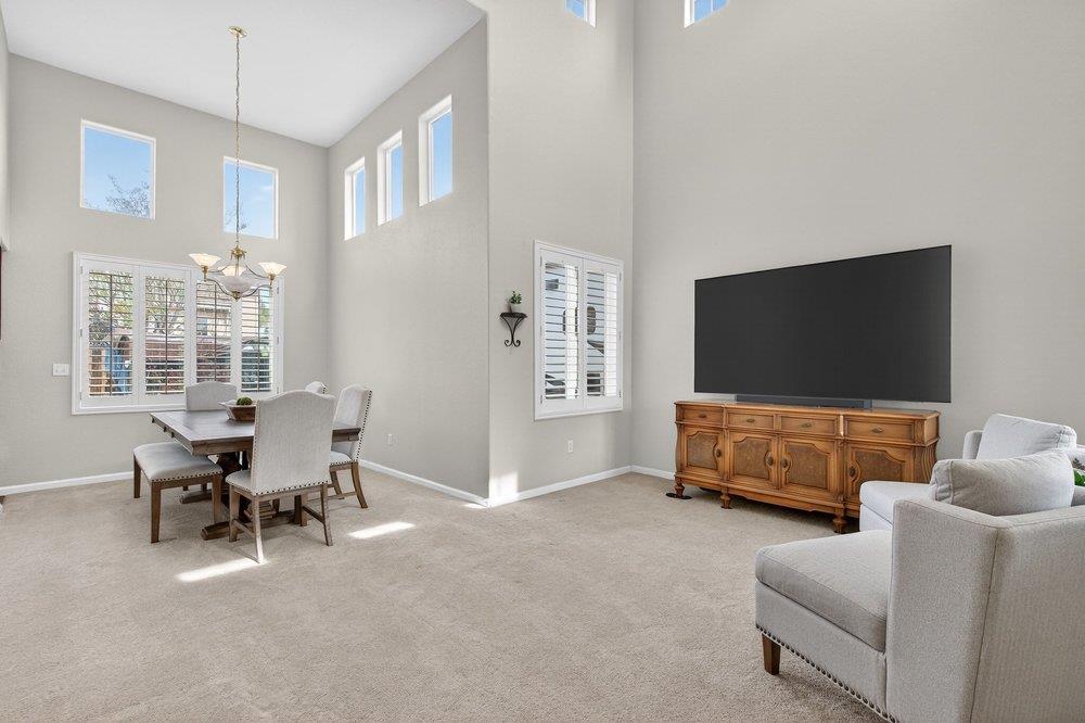 Detail Gallery Image 11 of 49 For 730 Calais Dr, Hollister,  CA 95023 - 4 Beds | 3 Baths