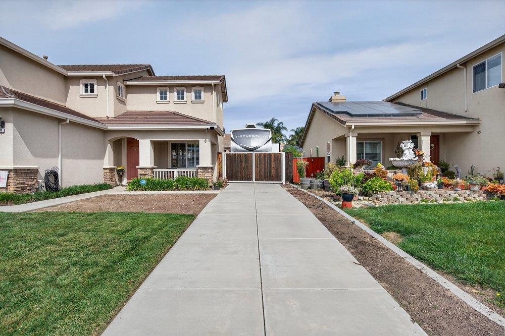 Detail Gallery Image 4 of 49 For 730 Calais Dr, Hollister,  CA 95023 - 4 Beds | 3 Baths