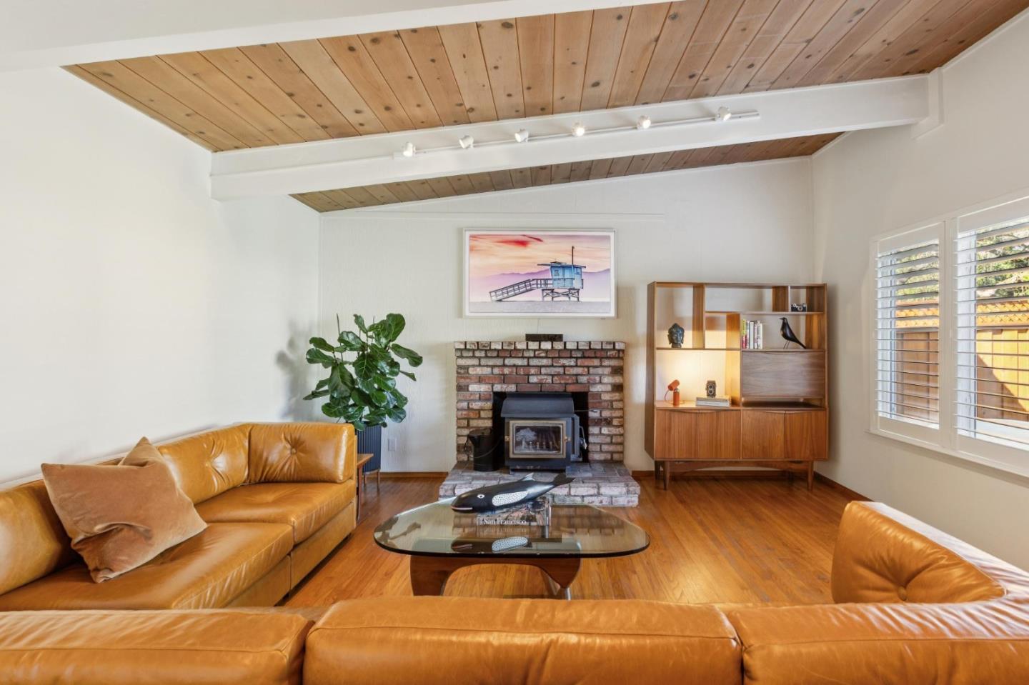 Detail Gallery Image 11 of 36 For 355 San Carlos Ave, El Granada,  CA 94018 - 3 Beds | 2 Baths