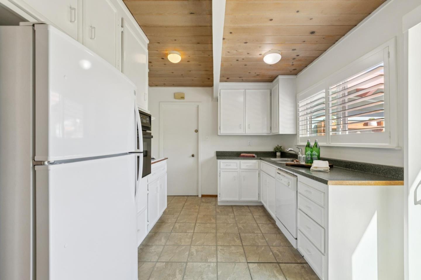 Detail Gallery Image 14 of 36 For 355 San Carlos Ave, El Granada,  CA 94018 - 3 Beds | 2 Baths