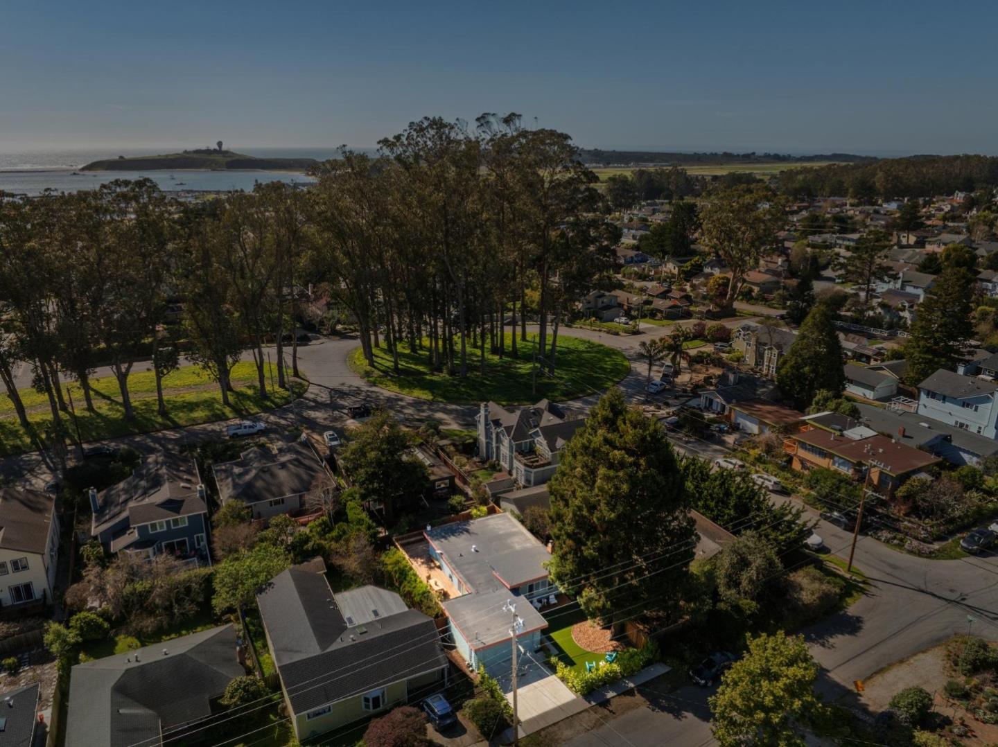 Detail Gallery Image 35 of 36 For 355 San Carlos Ave, El Granada,  CA 94018 - 3 Beds | 2 Baths