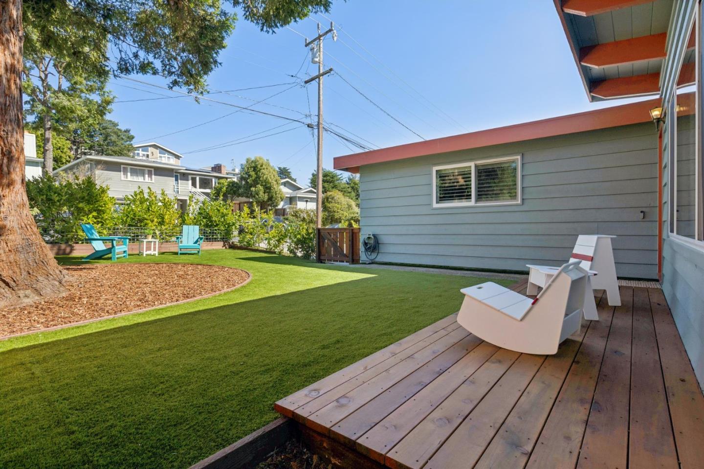 Detail Gallery Image 5 of 36 For 355 San Carlos Ave, El Granada,  CA 94018 - 3 Beds | 2 Baths