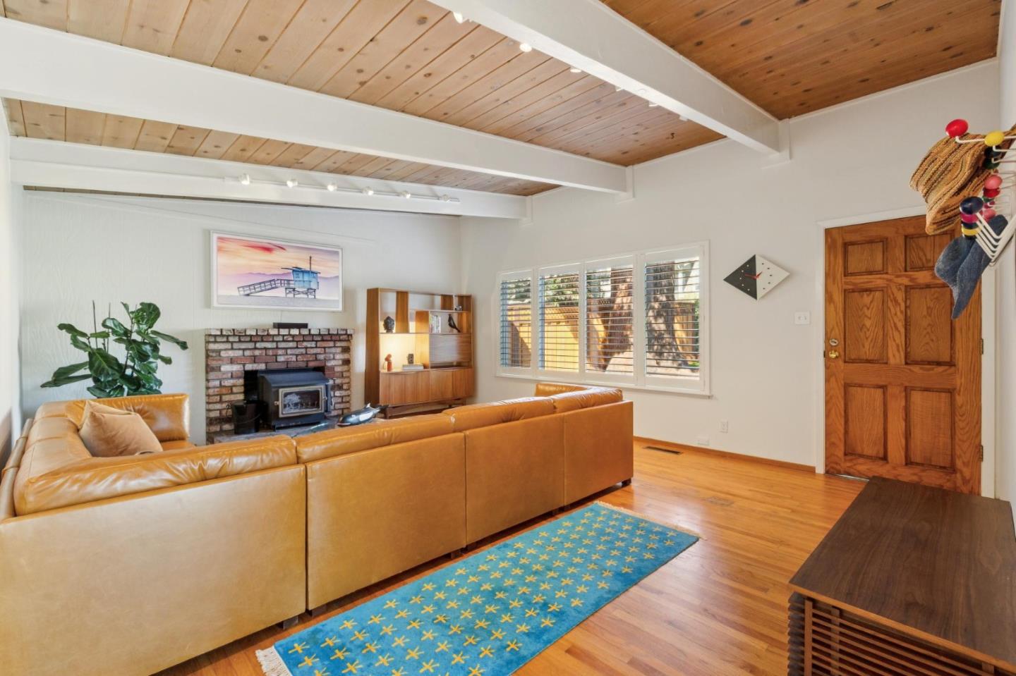 Detail Gallery Image 9 of 36 For 355 San Carlos Ave, El Granada,  CA 94018 - 3 Beds | 2 Baths