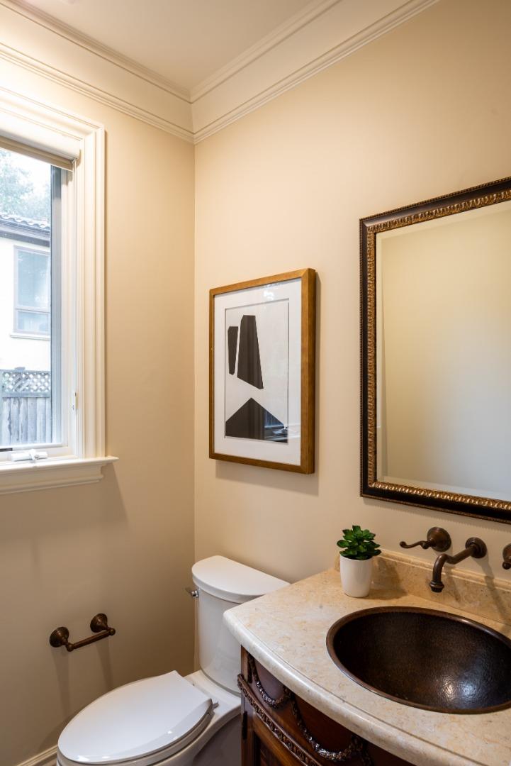 Detail Gallery Image 11 of 28 For 17 Almendral Ave, Atherton,  CA 94027 - 4 Beds | 4/1 Baths