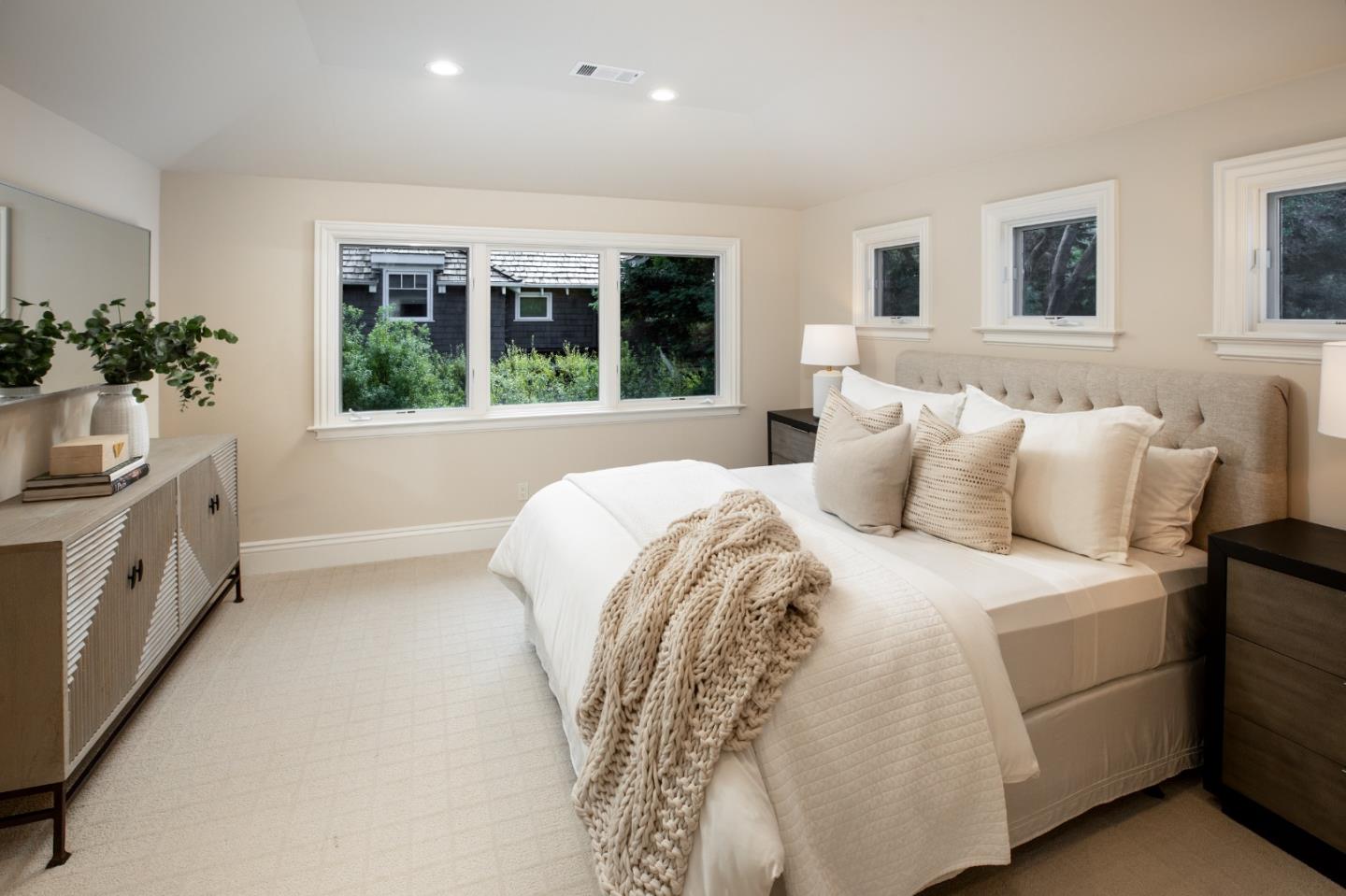 Detail Gallery Image 12 of 28 For 17 Almendral Ave, Atherton,  CA 94027 - 4 Beds | 4/1 Baths