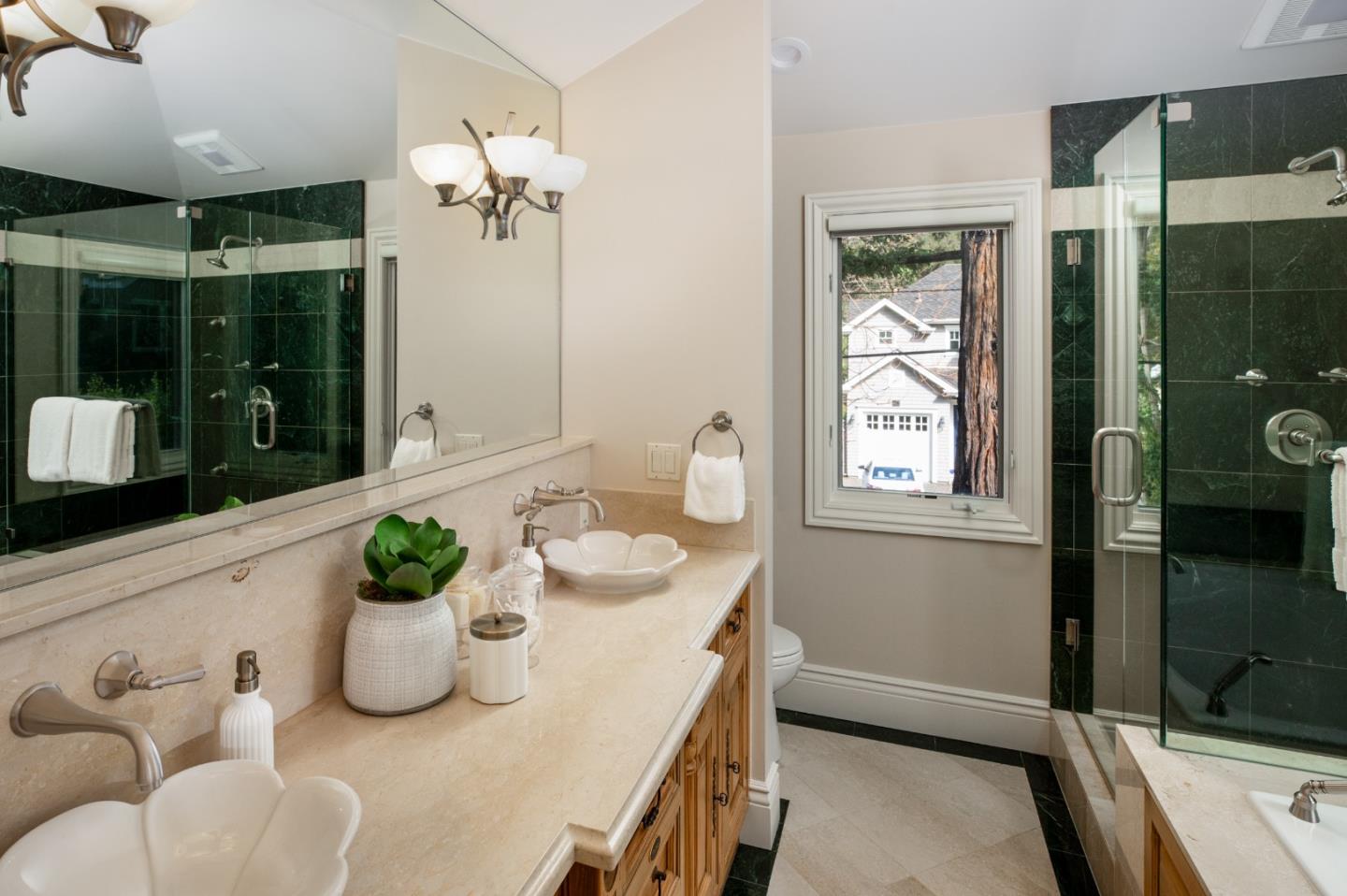 Detail Gallery Image 13 of 28 For 17 Almendral Ave, Atherton,  CA 94027 - 4 Beds | 4/1 Baths