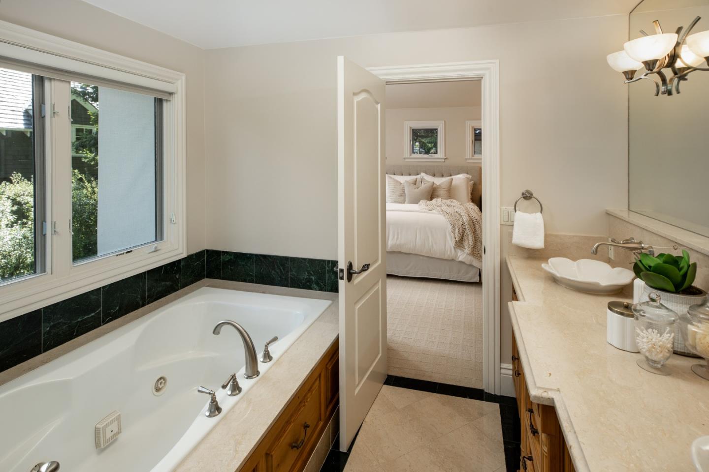 Detail Gallery Image 14 of 28 For 17 Almendral Ave, Atherton,  CA 94027 - 4 Beds | 4/1 Baths