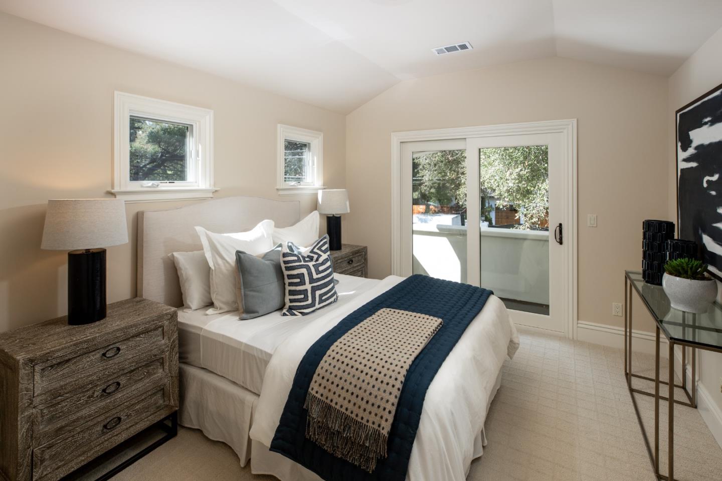 Detail Gallery Image 18 of 28 For 17 Almendral Ave, Atherton,  CA 94027 - 4 Beds | 4/1 Baths