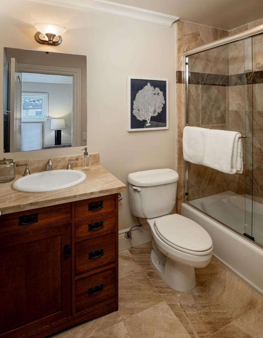 Detail Gallery Image 19 of 28 For 17 Almendral Ave, Atherton,  CA 94027 - 4 Beds | 4/1 Baths