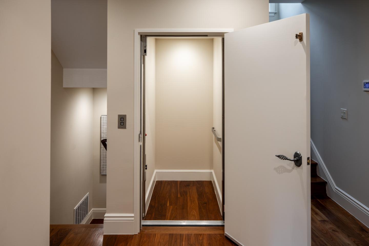 Detail Gallery Image 26 of 28 For 17 Almendral Ave, Atherton,  CA 94027 - 4 Beds | 4/1 Baths