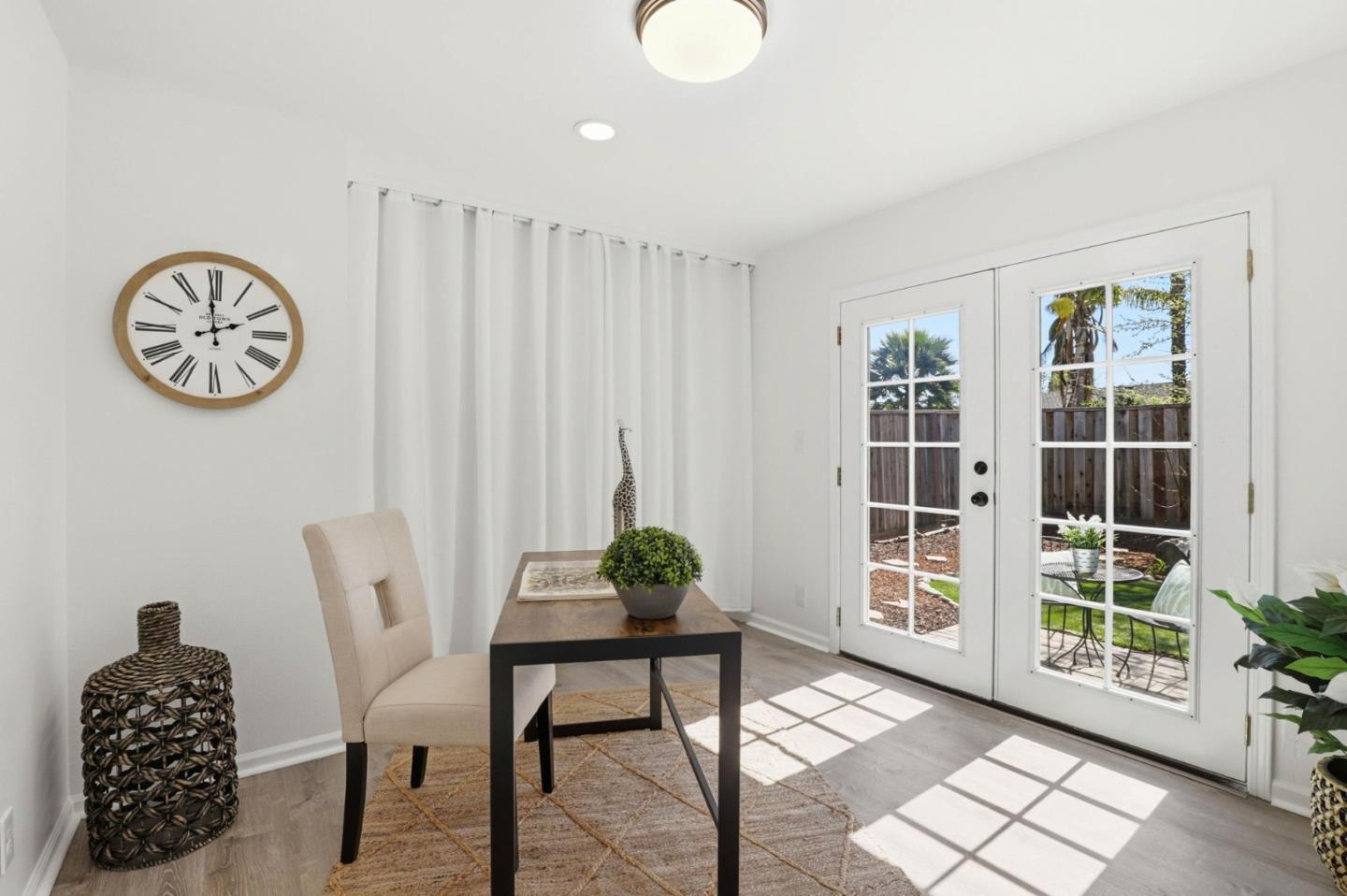 Detail Gallery Image 10 of 22 For 1392 Mantelli Dr, Gilroy,  CA 95020 - 4 Beds | 2 Baths