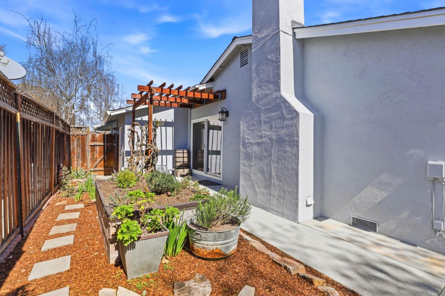 Detail Gallery Image 20 of 22 For 1392 Mantelli Dr, Gilroy,  CA 95020 - 4 Beds | 2 Baths