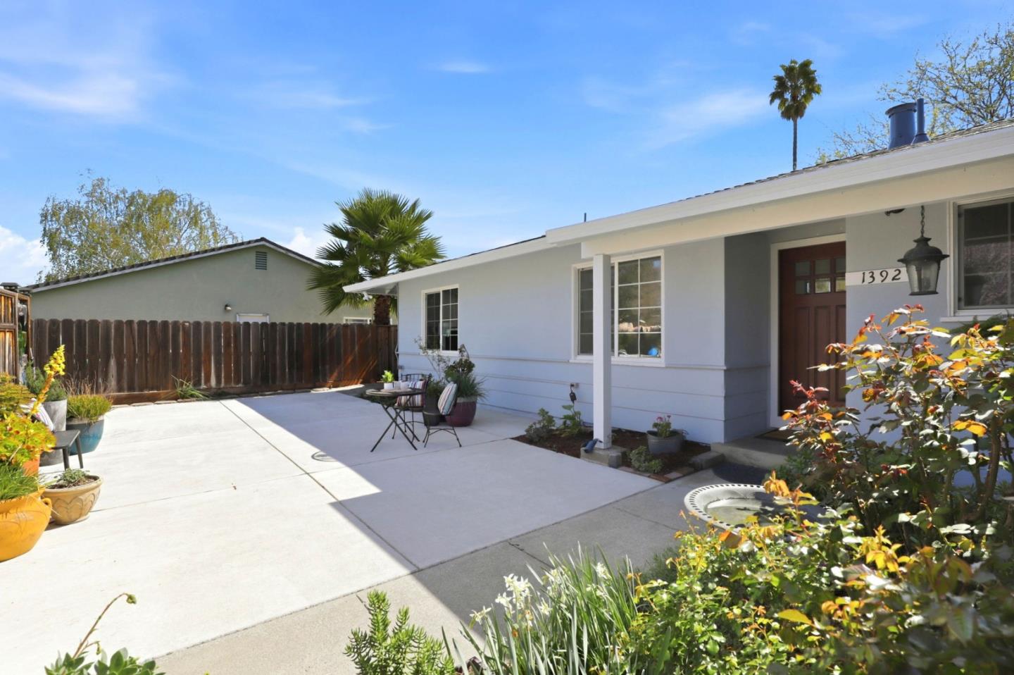 Detail Gallery Image 4 of 22 For 1392 Mantelli Dr, Gilroy,  CA 95020 - 4 Beds | 2 Baths