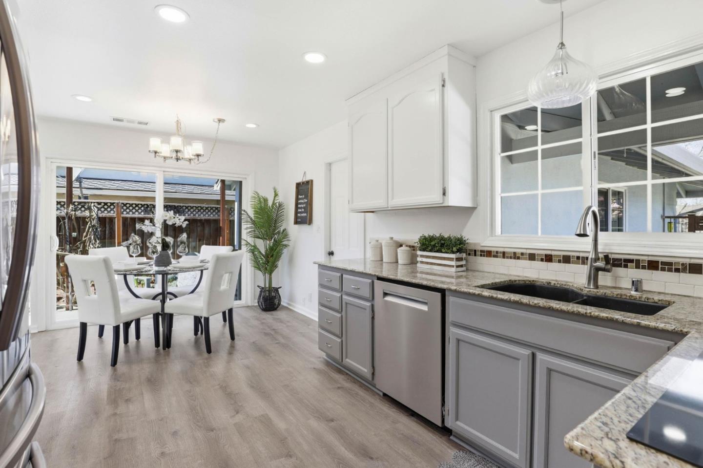 Detail Gallery Image 6 of 22 For 1392 Mantelli Dr, Gilroy,  CA 95020 - 4 Beds | 2 Baths