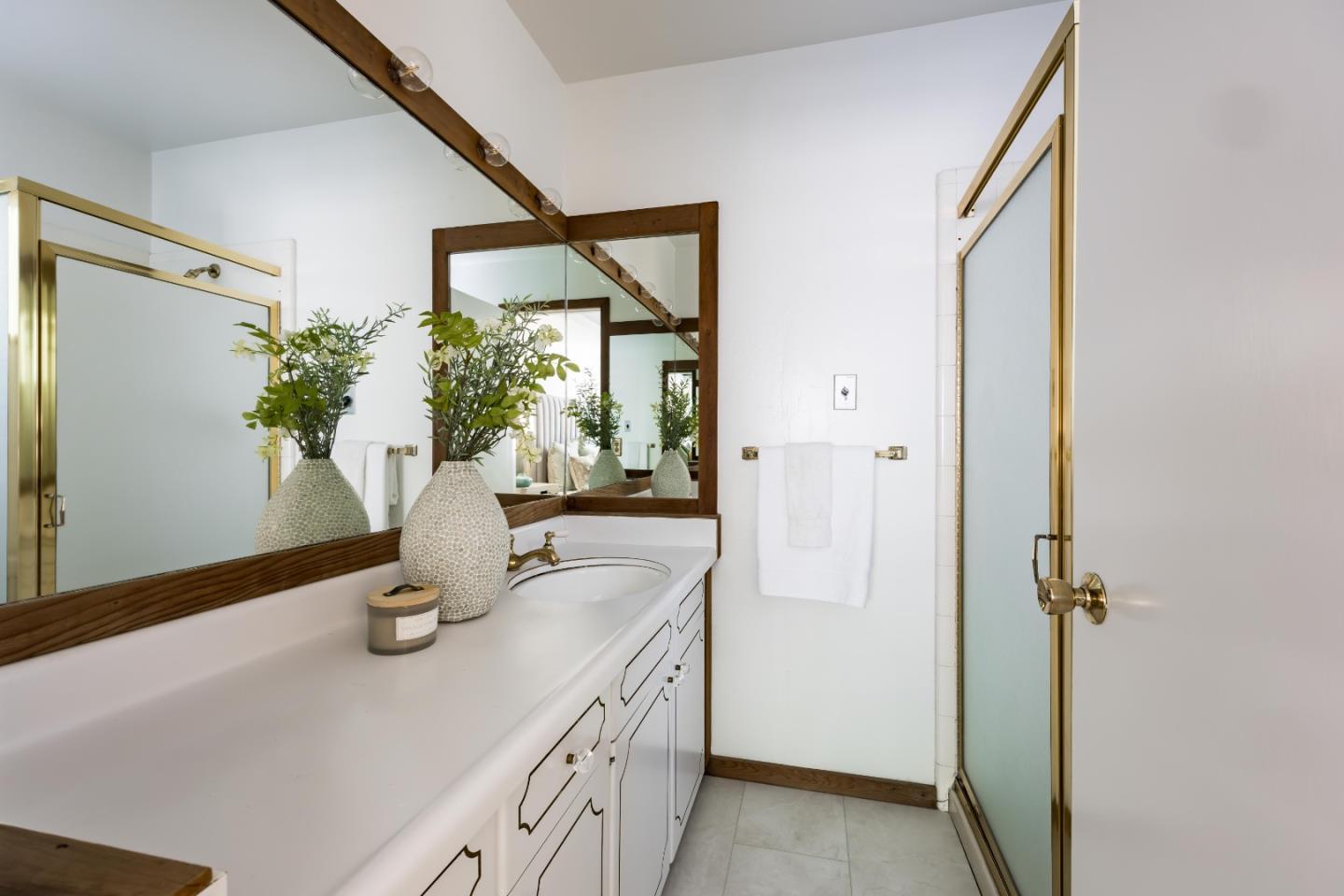 Detail Gallery Image 20 of 37 For 927 Continental Dr, Menlo Park,  CA 94025 - 4 Beds | 4/1 Baths