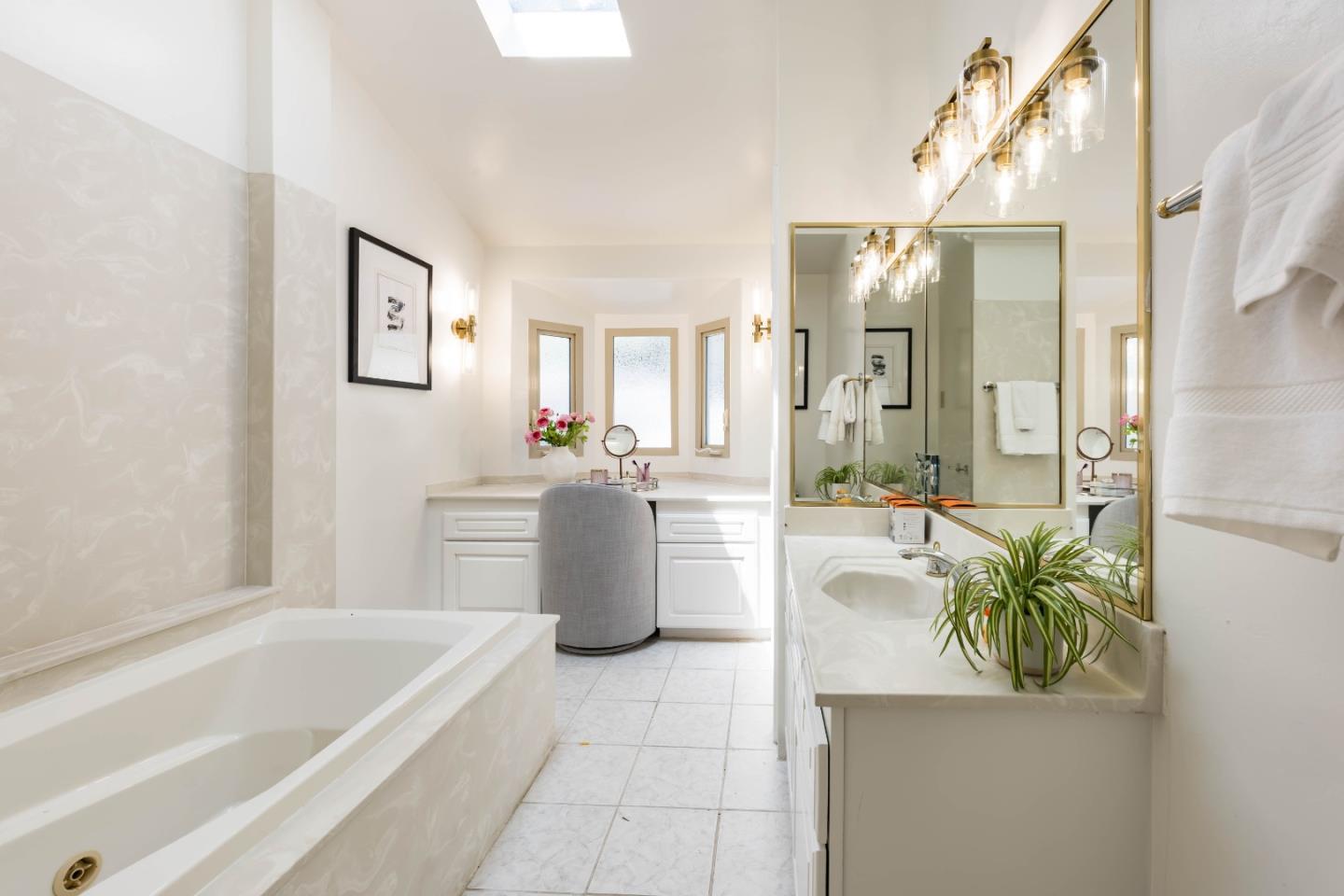 Detail Gallery Image 23 of 37 For 927 Continental Dr, Menlo Park,  CA 94025 - 4 Beds | 4/1 Baths