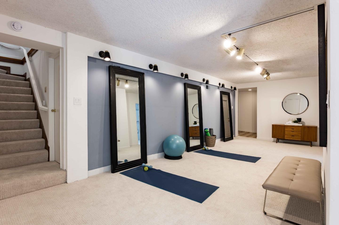 Detail Gallery Image 24 of 37 For 927 Continental Dr, Menlo Park,  CA 94025 - 4 Beds | 4/1 Baths