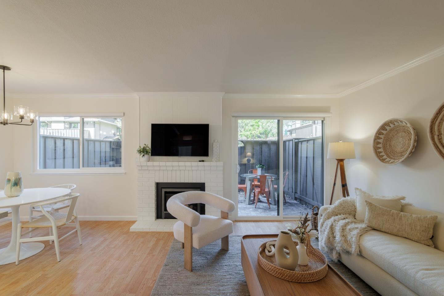 Detail Gallery Image 3 of 20 For 610 Gilbert Ave #25,  Menlo Park,  CA 94025 - 2 Beds | 1 Baths
