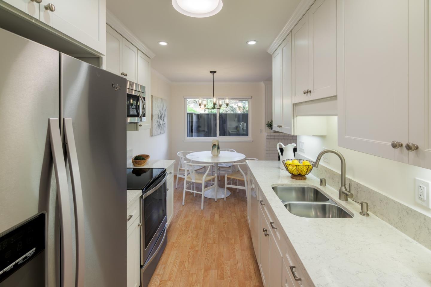 Detail Gallery Image 8 of 20 For 610 Gilbert Ave #25,  Menlo Park,  CA 94025 - 2 Beds | 1 Baths