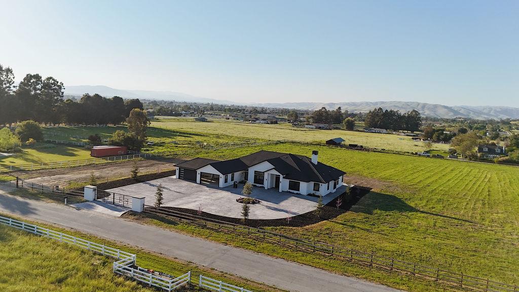 Detail Gallery Image 2 of 40 For 600 Torrano Ct, Hollister,  CA 95023 - 4 Beds | 3/1 Baths