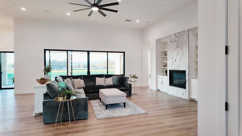 Detail Gallery Image 4 of 40 For 600 Torrano Ct, Hollister,  CA 95023 - 4 Beds | 3/1 Baths