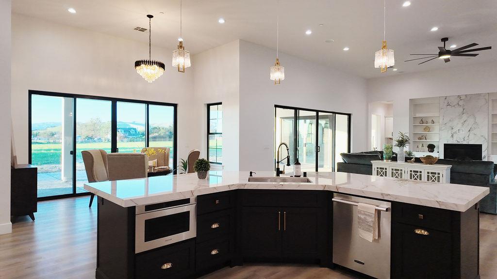 Detail Gallery Image 7 of 40 For 600 Torrano Ct, Hollister,  CA 95023 - 4 Beds | 3/1 Baths