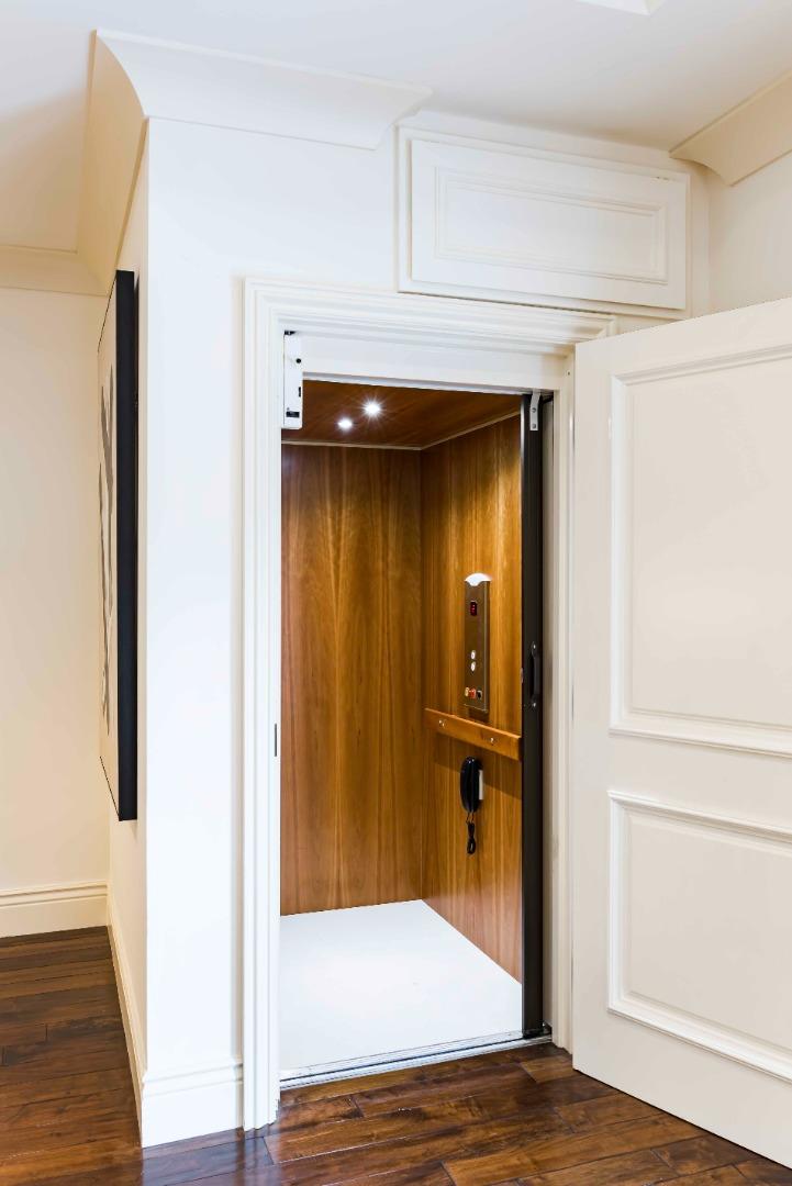 Detail Gallery Image 18 of 45 For 85 Belbrook Way, Atherton,  CA 94027 - 5 Beds | 6/1 Baths