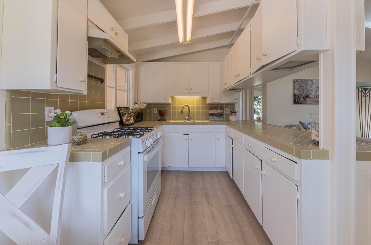 Detail Gallery Image 10 of 23 For 1216 Funston Ave, Pacific Grove,  CA 93950 - 2 Beds | 1 Baths