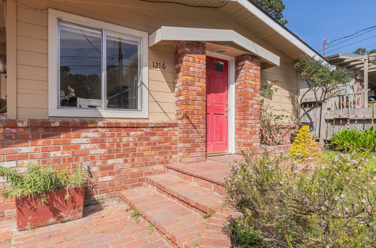 Detail Gallery Image 3 of 23 For 1216 Funston Ave, Pacific Grove,  CA 93950 - 2 Beds | 1 Baths