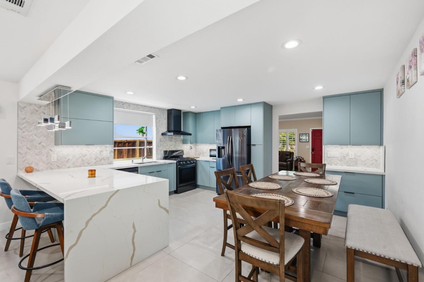 Detail Gallery Image 10 of 47 For 582 Oldbrook Ct, San Jose,  CA 95111 - 4 Beds | 2 Baths