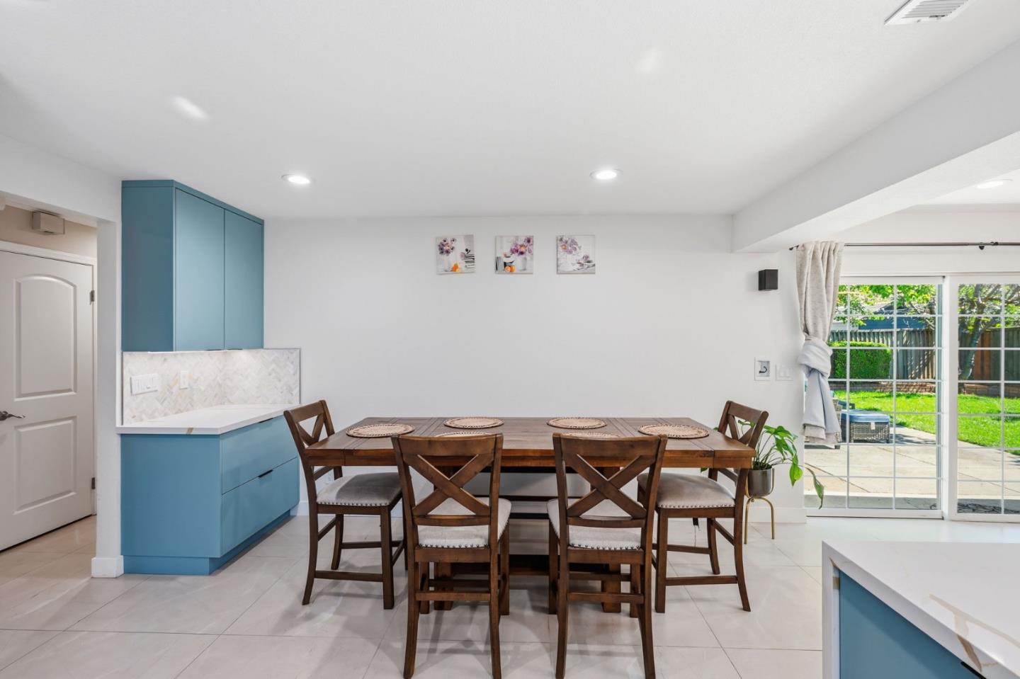 Detail Gallery Image 12 of 47 For 582 Oldbrook Ct, San Jose,  CA 95111 - 4 Beds | 2 Baths