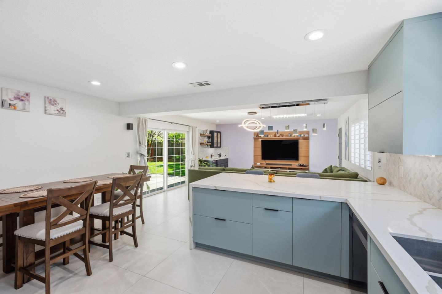 Detail Gallery Image 13 of 47 For 582 Oldbrook Ct, San Jose,  CA 95111 - 4 Beds | 2 Baths