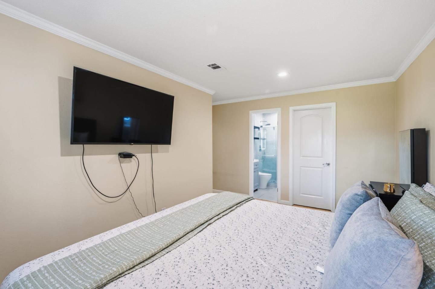 Detail Gallery Image 29 of 47 For 582 Oldbrook Ct, San Jose,  CA 95111 - 4 Beds | 2 Baths