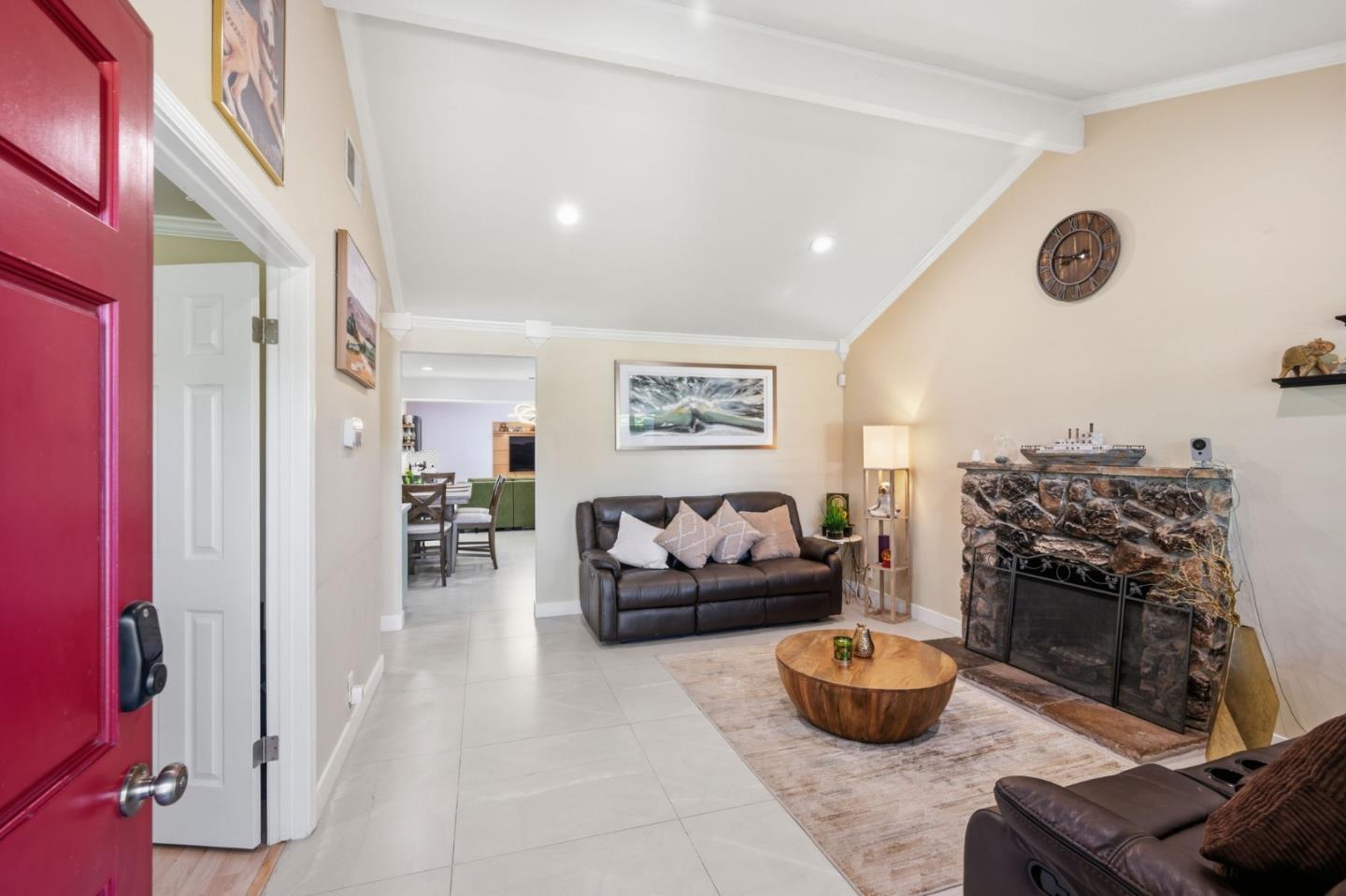 Detail Gallery Image 4 of 47 For 582 Oldbrook Ct, San Jose,  CA 95111 - 4 Beds | 2 Baths