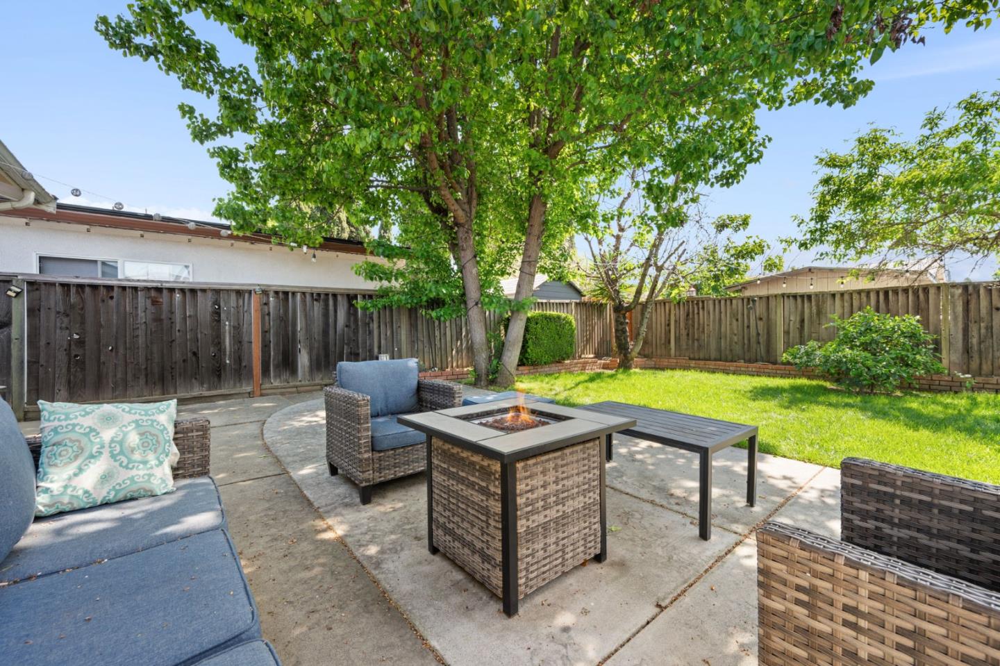 Detail Gallery Image 40 of 47 For 582 Oldbrook Ct, San Jose,  CA 95111 - 4 Beds | 2 Baths