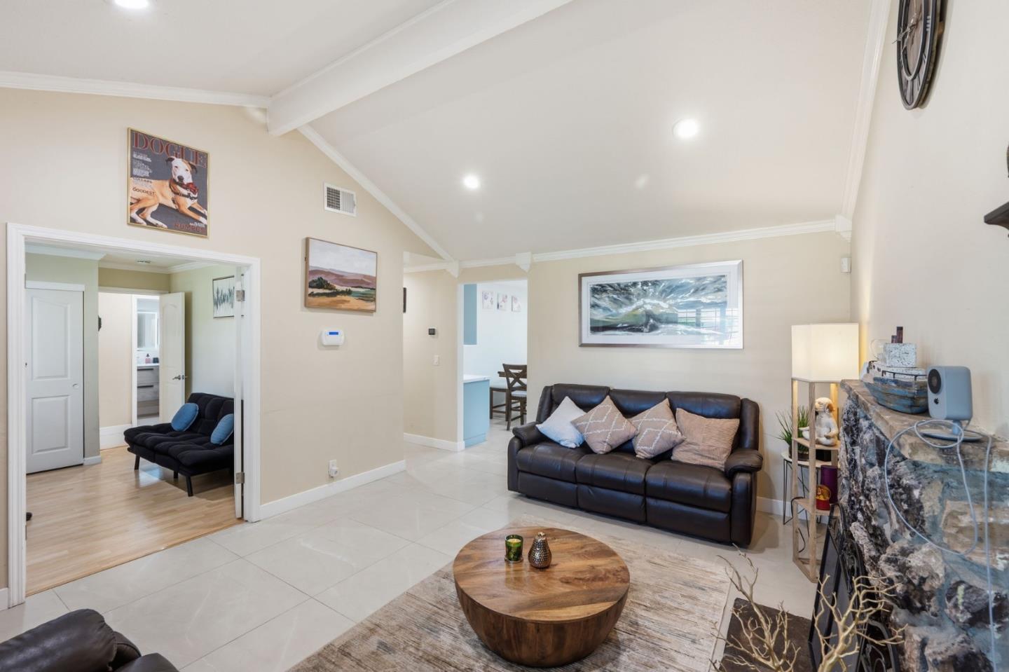 Detail Gallery Image 9 of 47 For 582 Oldbrook Ct, San Jose,  CA 95111 - 4 Beds | 2 Baths