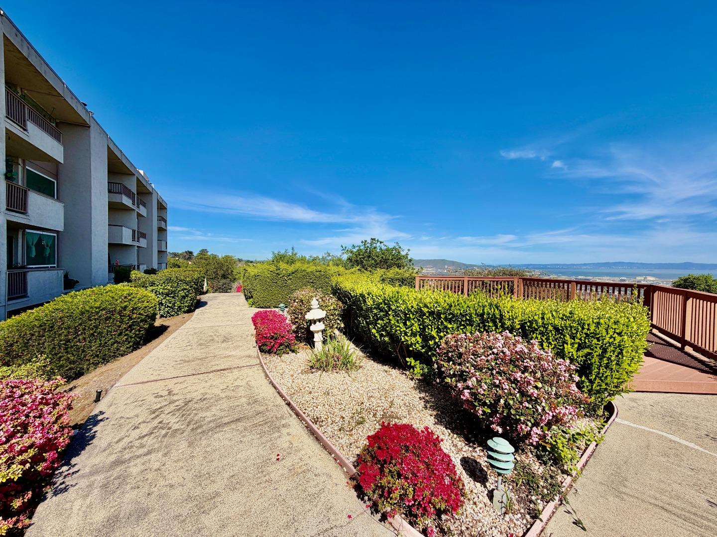 Detail Gallery Image 37 of 43 For 320 Vallejo Dr #30,  Millbrae,  CA 94030 - 3 Beds | 2 Baths